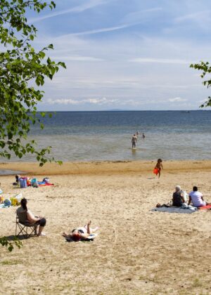 Sandstranden en sommardag