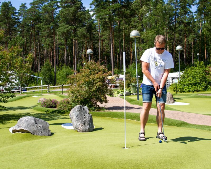Äventyrsgolf bland tallarna