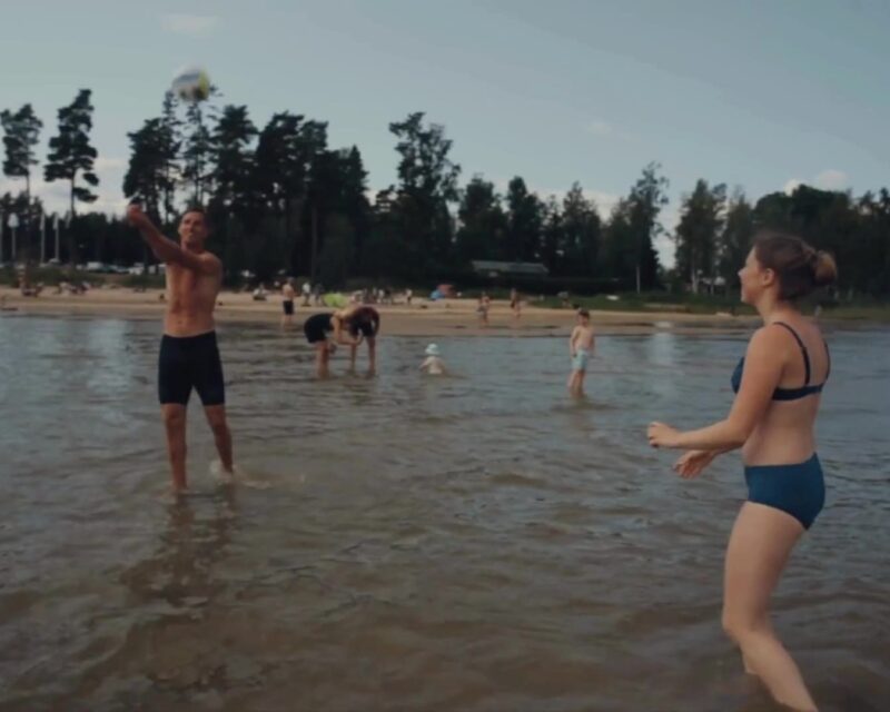 Bad i Vänern från sandstranden
